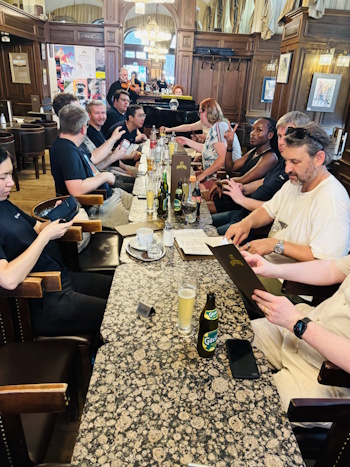 Team-Event Wien 2026: Nachtessen im Café Schwarzenberg